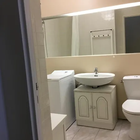 Apartament Grand Studio En Location Meublee Courbevoie